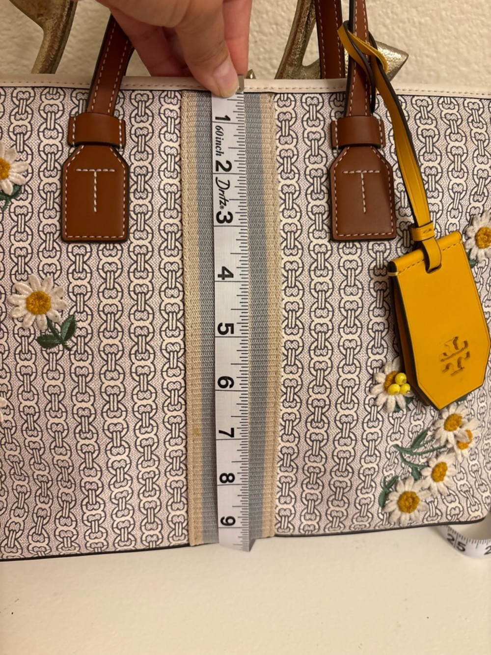 Limited Edition Tory Burch Gemini Tote Bag with Daisy Embroidery & Yellow Tag - Picture 9 of 16
